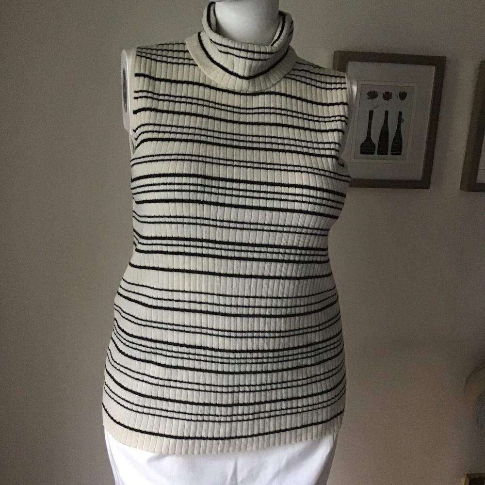 JNY %100 Merino wool sleeveless sweater